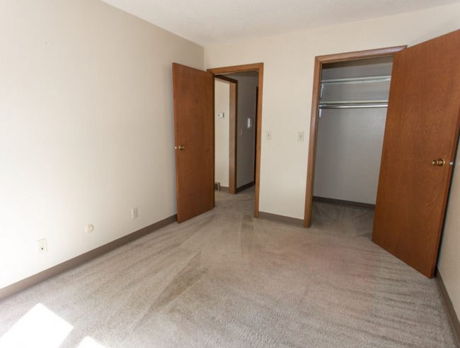 Building Photo - Parkway Apartments