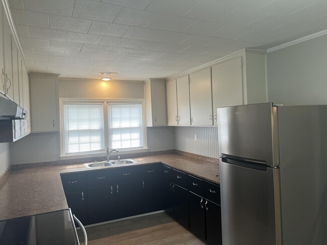 Building Photo - 129 Laroque Ln