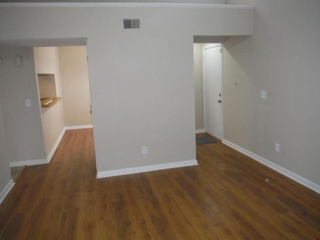 Foto del edificio - 4608-A Sharon Chase Dr