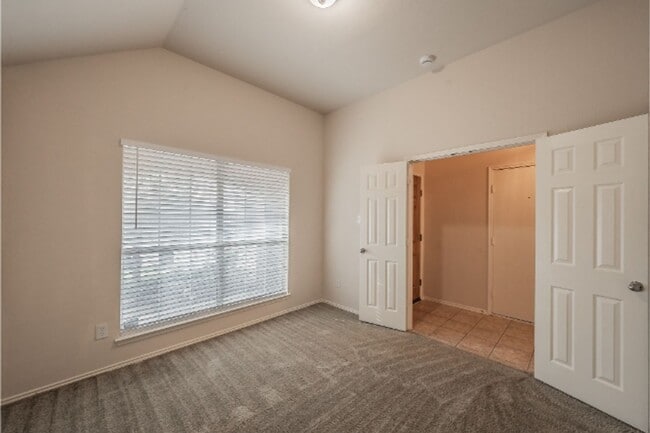 Building Photo - 9916 Channing Rd