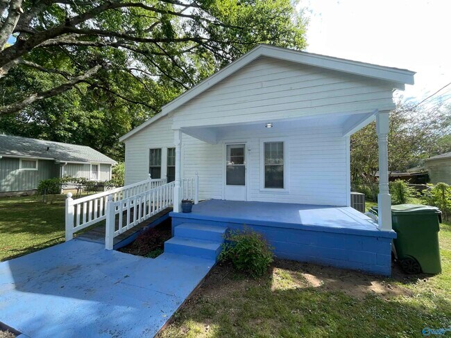 Building Photo - 211 Mountain View Dr NW