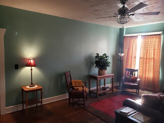 Foto del edificio - 1428 West Dean Avenue, Unit 1 - 1 Bed, 1 Bath