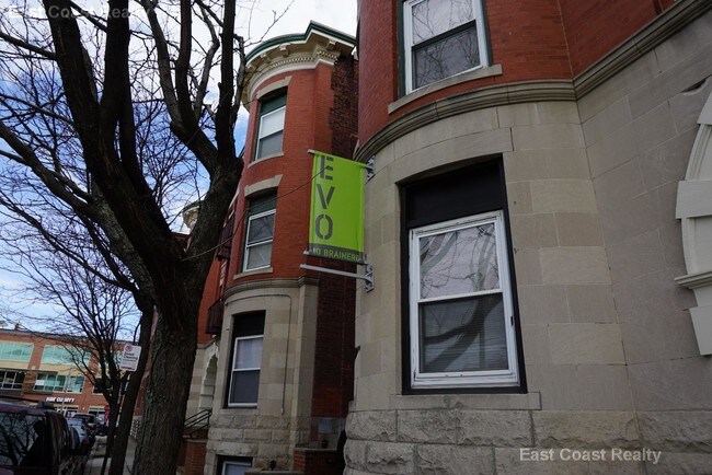 Foto del edificio - 10 Brainerd Rd