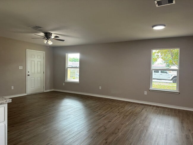 Building Photo - 4241 Green Grove Dr