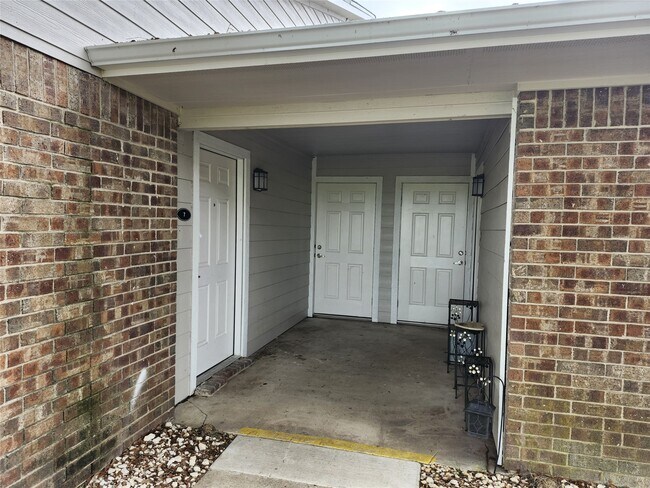 Building Photo - 1000 S 8th St