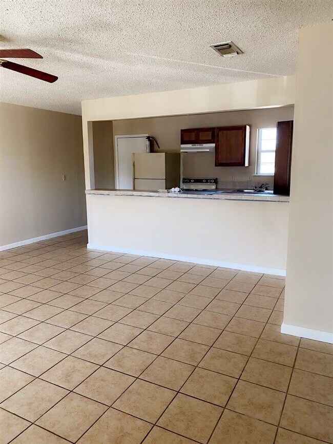 Building Photo - 110 Shannon Unit A Cir