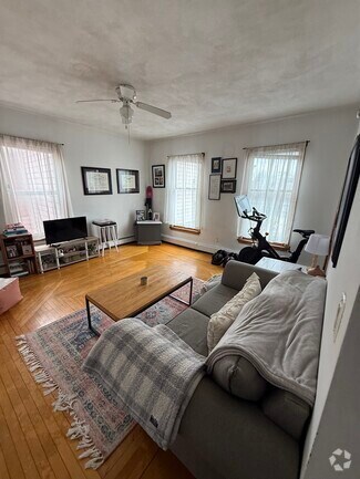 Building Photo - 585 Somerville Ave