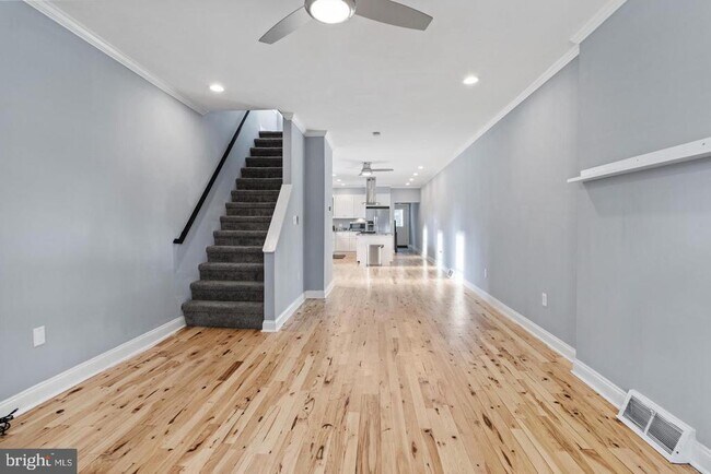 Building Photo - 260 Roxborough Ave