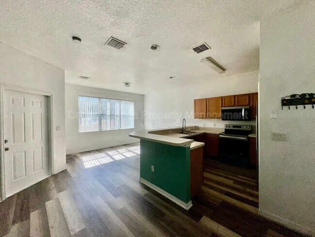 Foto del edificio - 4304 Paradise Cove Ct