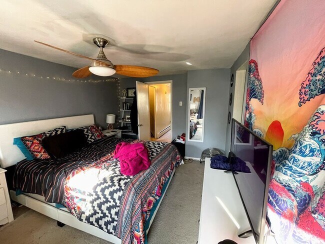 Foto del edificio - 2 bed 2 bath - recently updated, in unit laundry, private patio