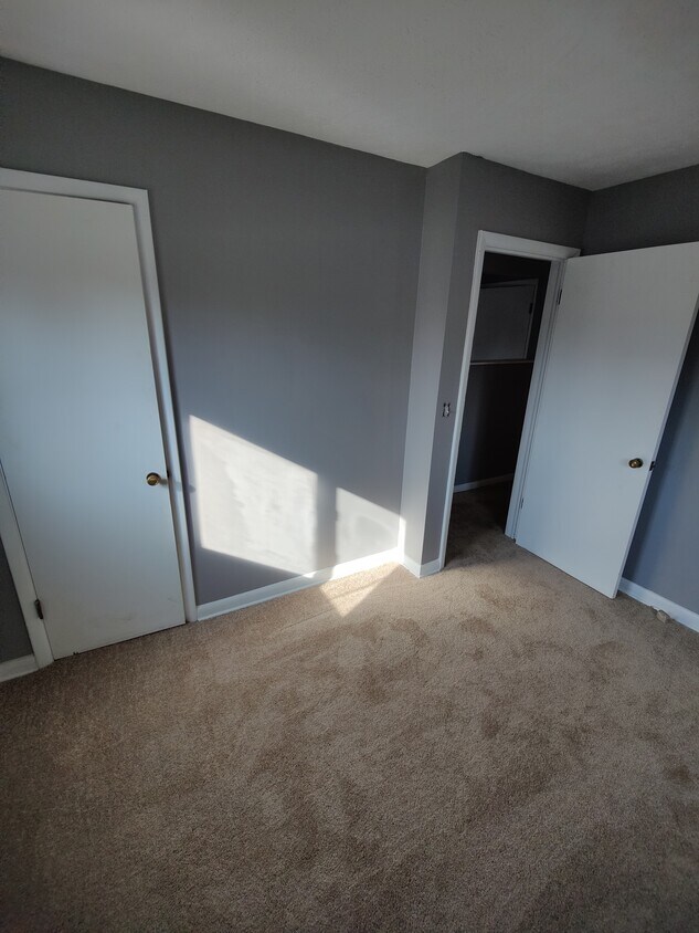 Building Photo - 2283 Hiawatha Park Dr