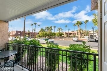 Foto del edificio - 5081 River Glen Dr