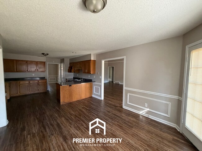 Foto del edificio - 6351 Oak Walk Ln