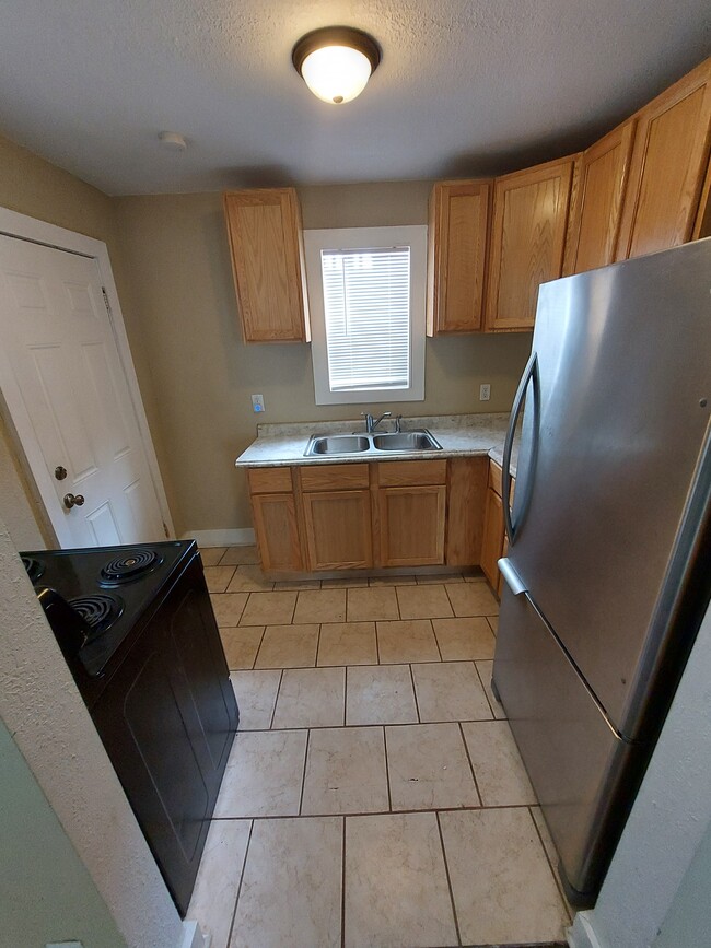 Kitchen - 1053 Quindaro Blvd