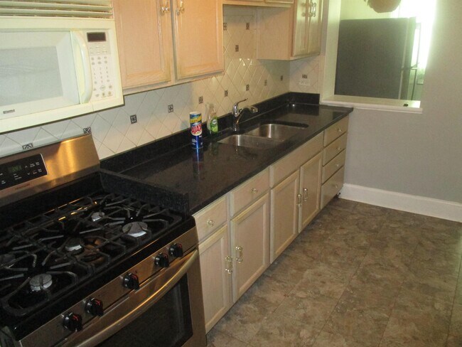 Foto del edificio - 2220 N Rosedale St