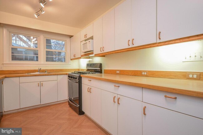 Foto del edificio - 208 Upton St