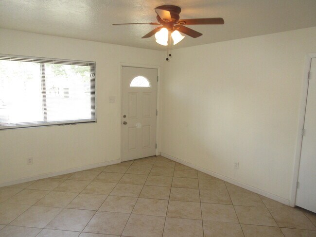 Foto del edificio - 208 Cromwell Ave SE