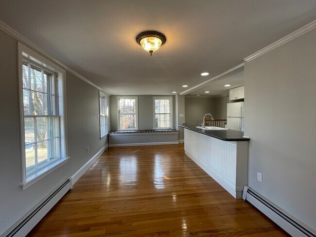 Building Photo - 57 Elm St