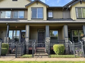Building Photo - 1444 NE Redspire Ln