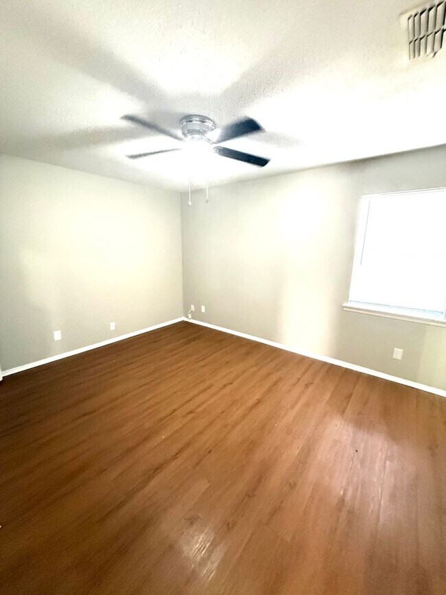 Foto del edificio - ** 3 Bed 2 Bath located in Regency Park ** call 334-366-9198 to schedule a self showing