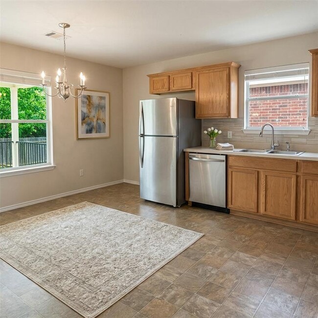 Foto del edificio - 15233 Rosehip Ln