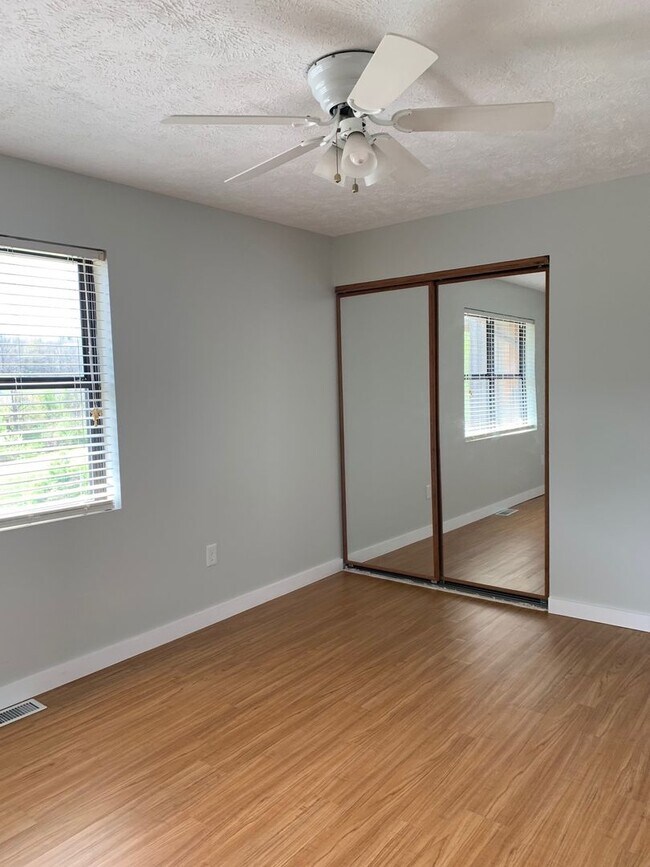 Building Photo - 2582 Townhouse St