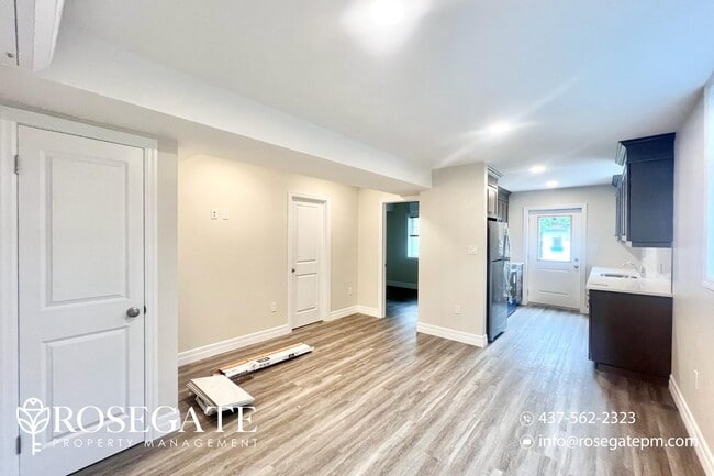 Building Photo - Bright 1 Bed 1 Bath Apartment in Central K...