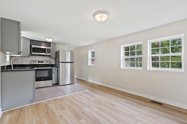 Foto del edificio - Nicely Updated 2 Bedroom in Hillsborough!