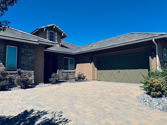 Foto del edificio - Executive Luxury Rental in South Reno