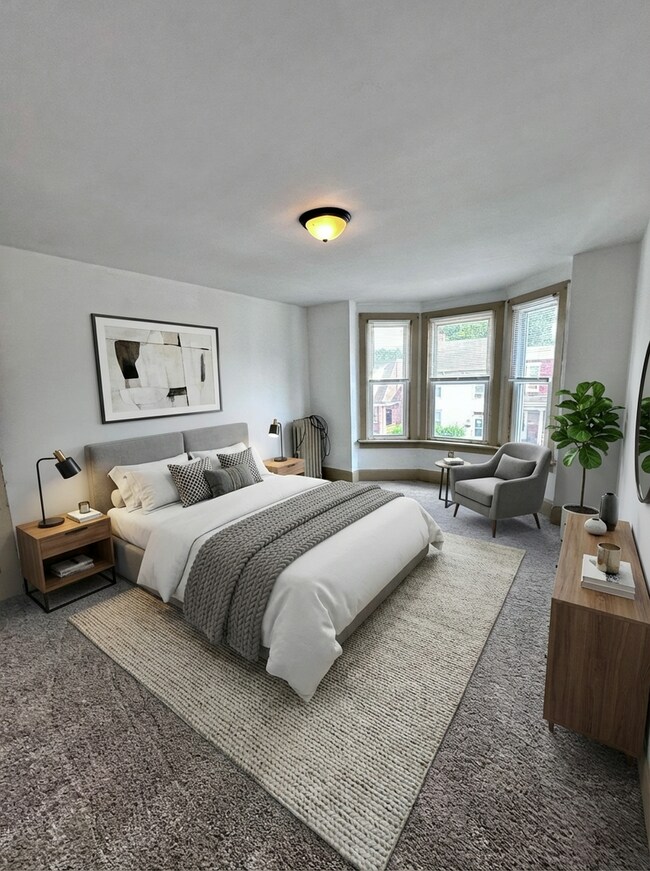 Building Photo - Large 3 Bedroom Home in Harrisburg