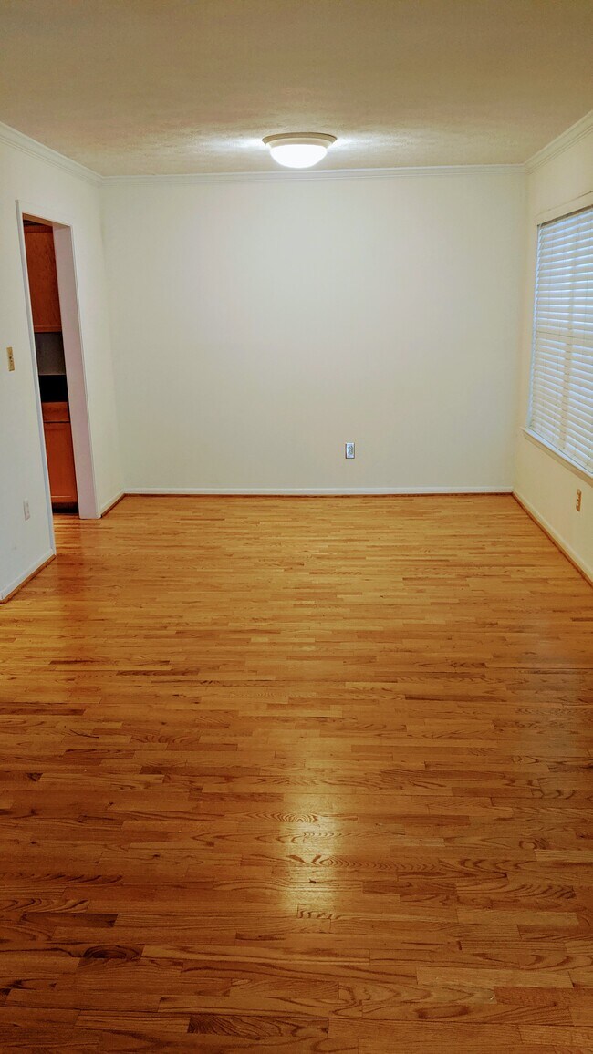 Dining Area - 1150 Collier Rd NW