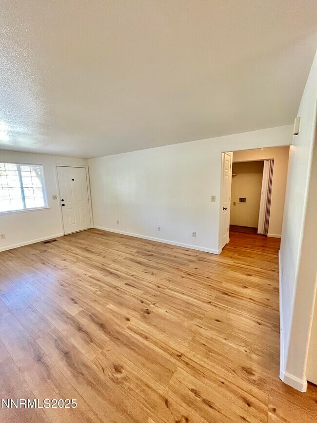 Foto del edificio - 1501 Gault Way