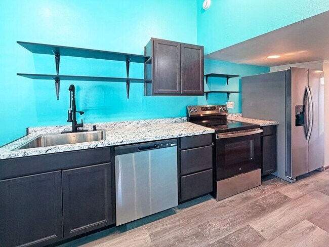 Foto del edificio - 731 W 8th Ave