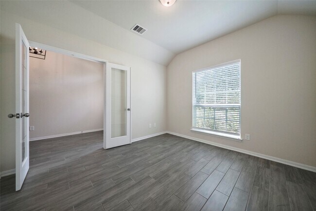 Building Photo - 3227 Fairhaven Ln