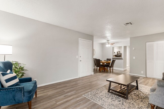 Foto del interior - Townhomes @East 32nd - Save 1/2 off your 1...