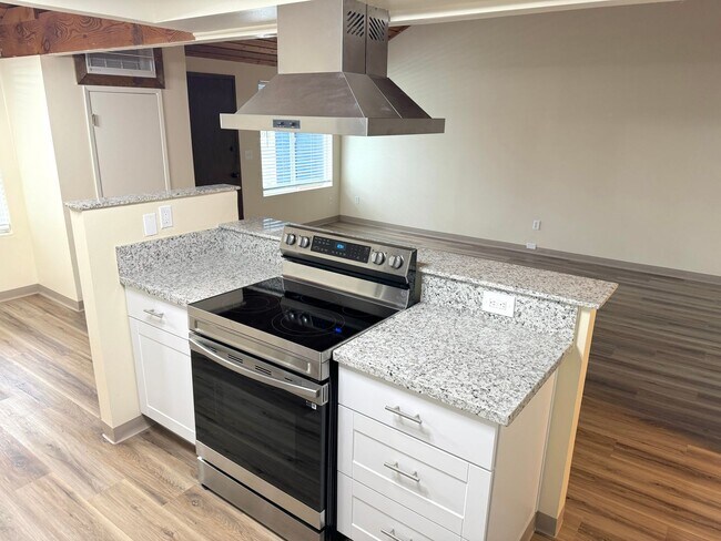 Foto del edificio - (946) 2780-J - Beautiful Updated 2-bedroom...