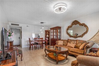 Building Photo - 1828 Pine Valley Dr