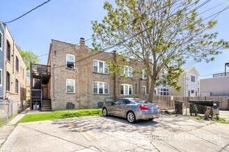 Building Photo - 4144 N Mozart St