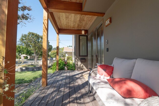 Building Photo - Custom Silicon Valley Modern Dream Home Av...