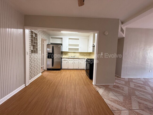 Building Photo - 4141 N 29th Ave