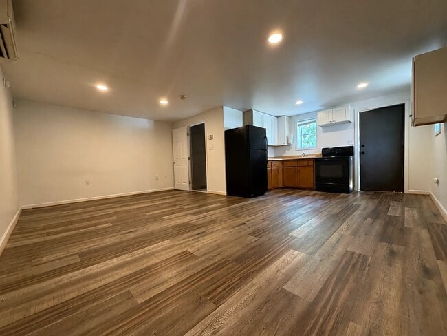 Building Photo - 406 Cedar Lane Rd