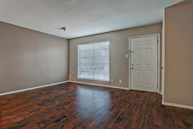 Building Photo - 11550 Chimney Rock Rd