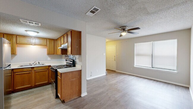 Foto del edificio - 1300 Monroe Loop