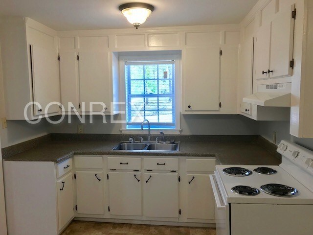 Building Photo - 102 Overbrook Cir