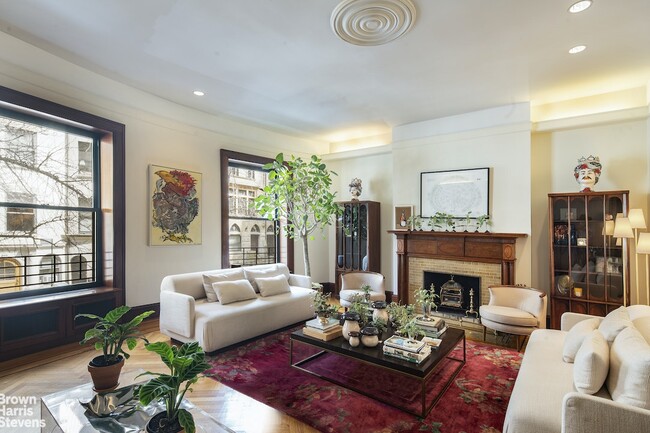Building Photo - 322 W 80th St
