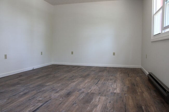Building Photo - 109 Twin Hills Rd