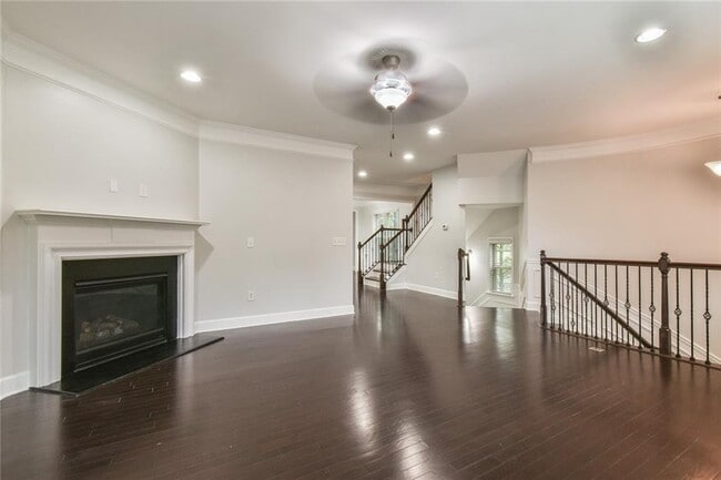 Building Photo - 1518 Woodbridge Way NE