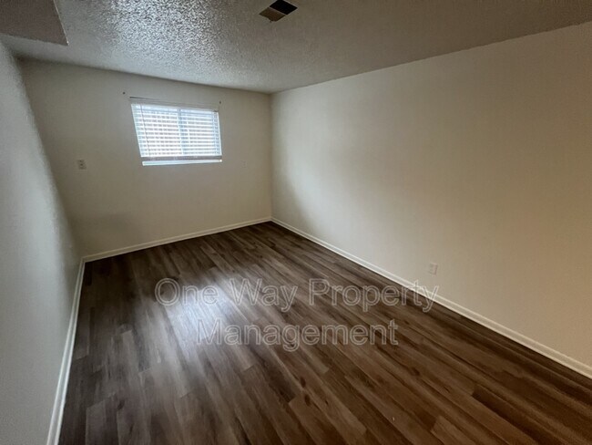 Foto del edificio - 3711 Carson Ave