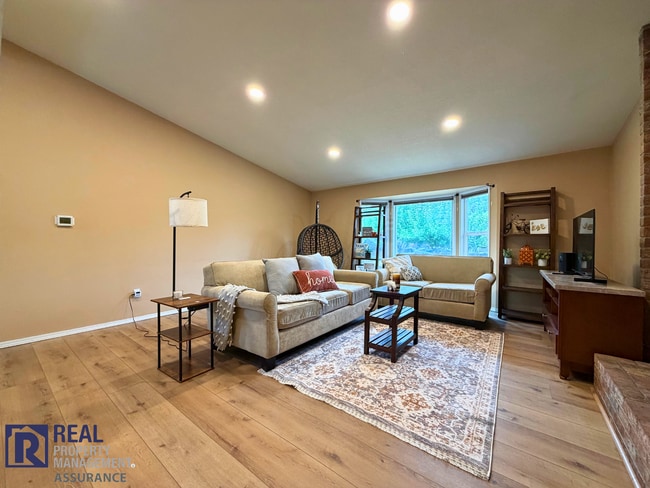 Building Photo - 10685 SW 77th Ave