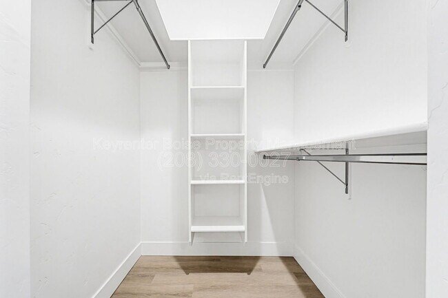 Foto del edificio - 4318 Greentrail